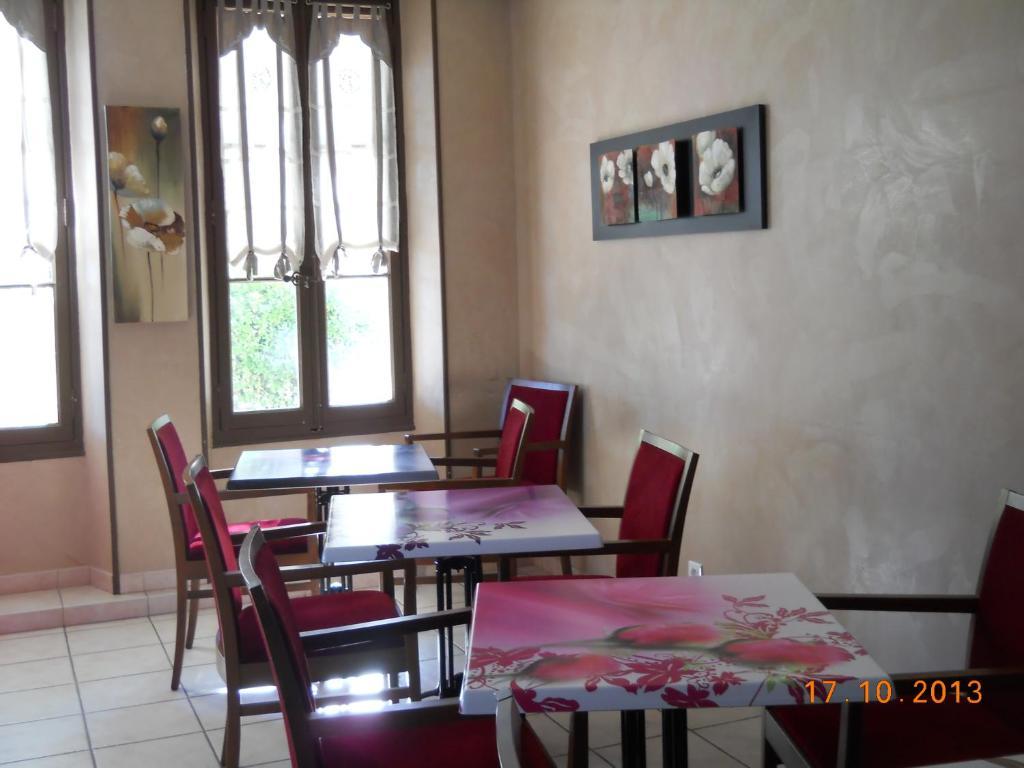 Hotel Restaurant Le Castel Fleuri Carnoules  Exterior foto