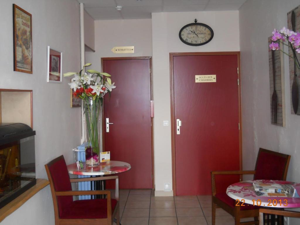 Hotel Restaurant Le Castel Fleuri Carnoules  Exterior foto